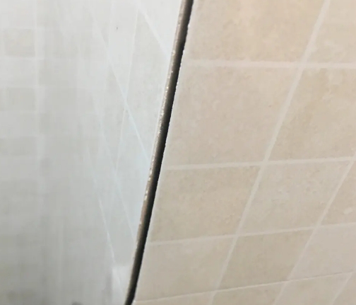 辽阳市瓷砖空鼓维修公司分享阳台瓷砖脱落的修复过程可以分为以下几个步骤